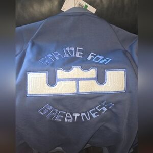 LEBRON JAMES BUTTON UP SWEATER MENS 1X NWT! EXCELKENT MATERIALS.